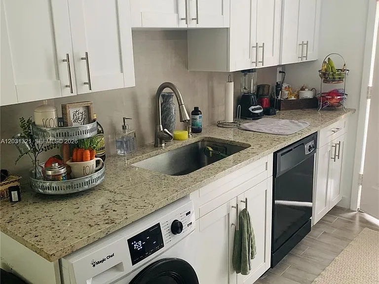 1840 S Treasure Dr #3 — Photo 5