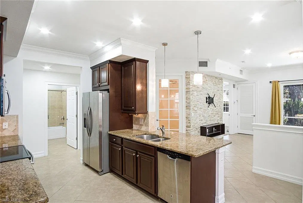 2 bed, 2.0 bath, 1402 sqft, $2,300 — Photo 3
