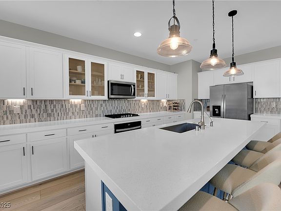 5th image of 10388 Thurso Ave