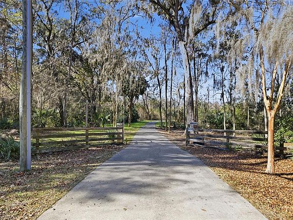 3rd image of 19040 NW 88th Avenue Rd