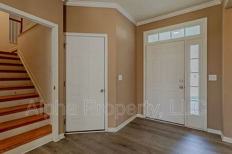 3 bed, 2.0 bath, 1974 sqft, $2,000 — Photo 3