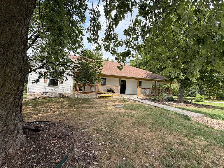 600 W Cave St — Photo 28