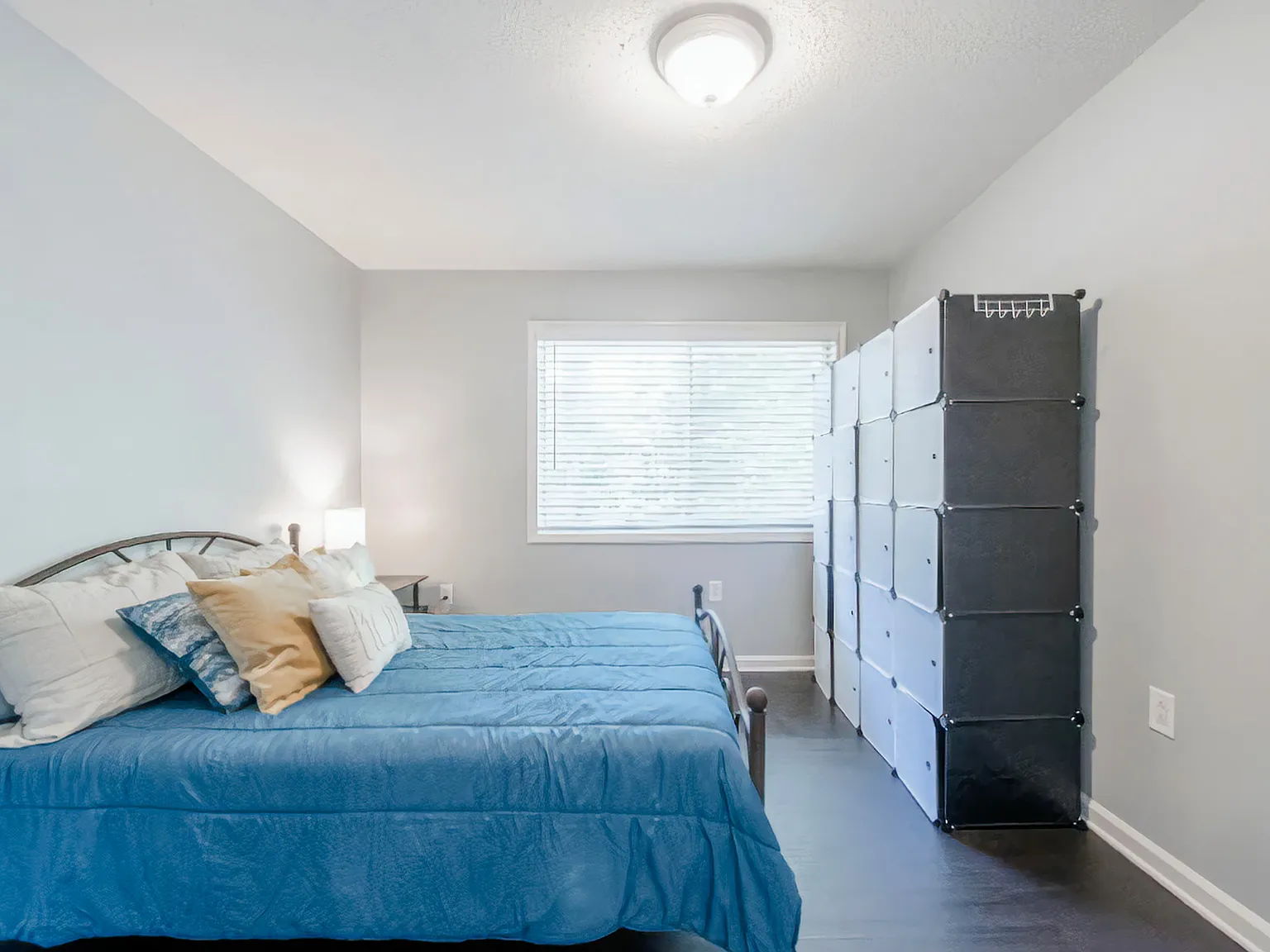 4 bed, 2.0 bath, 2000 sqft, $693 — Photo 2