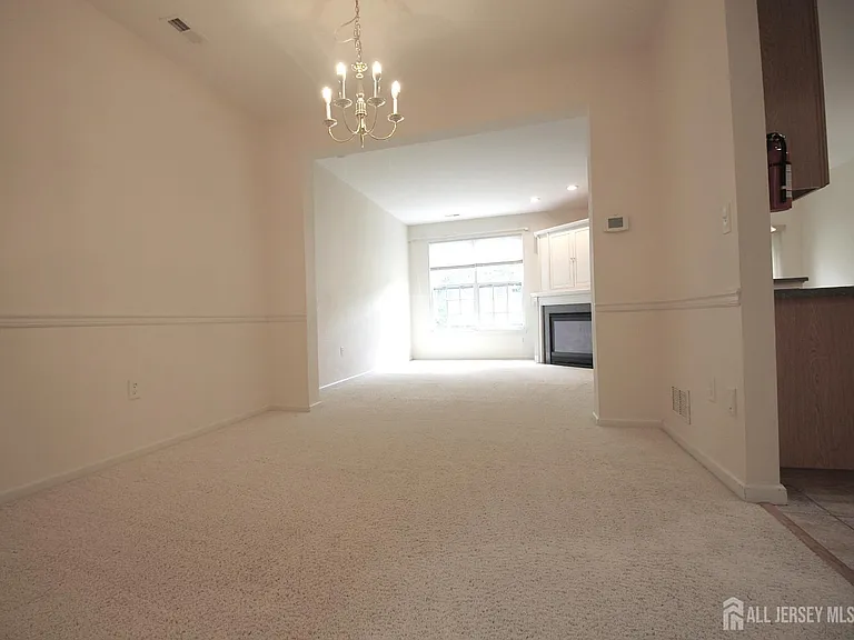 72 Truman Ave — Photo 5