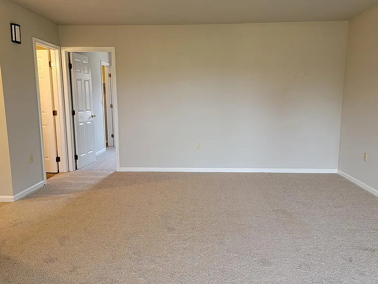 63 Hilldale Dr — Photo 13