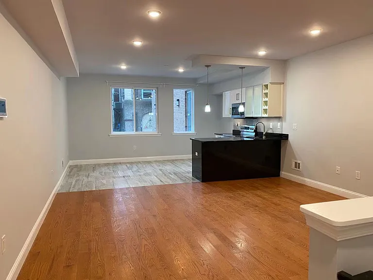 1635 Poplar St #1A — Photo 4