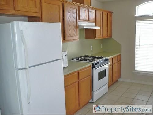 3rd image of 1214 Markham Ln