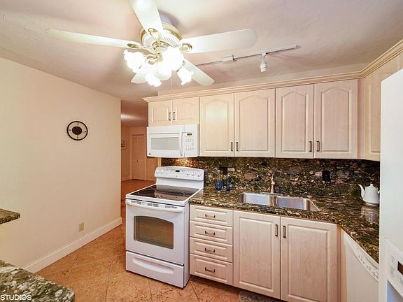 5th image of 1604 SW 22nd Ave