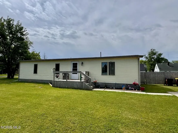909 Hees Ct, Defiance, OH 43512
