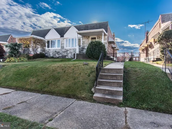 8937 Leonard St, Philadelphia, PA 19152