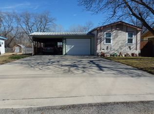 2403 Avenue E, Hondo, TX 78861