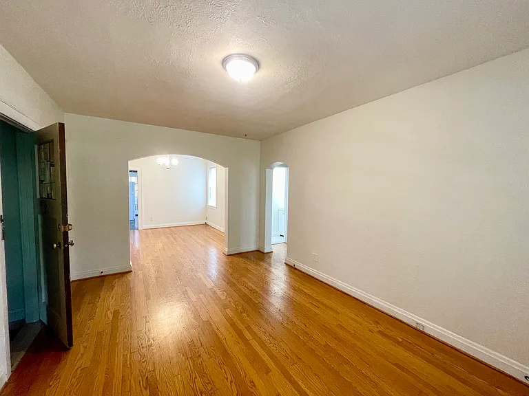 4965 Oleatha Ave #2W — Photo 2