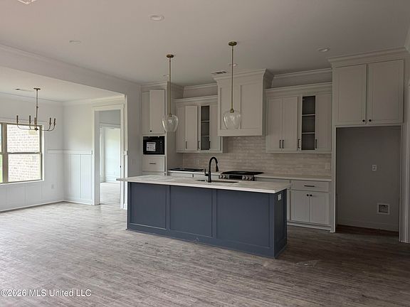 3rd image of 201 Jasmine Cove Cir