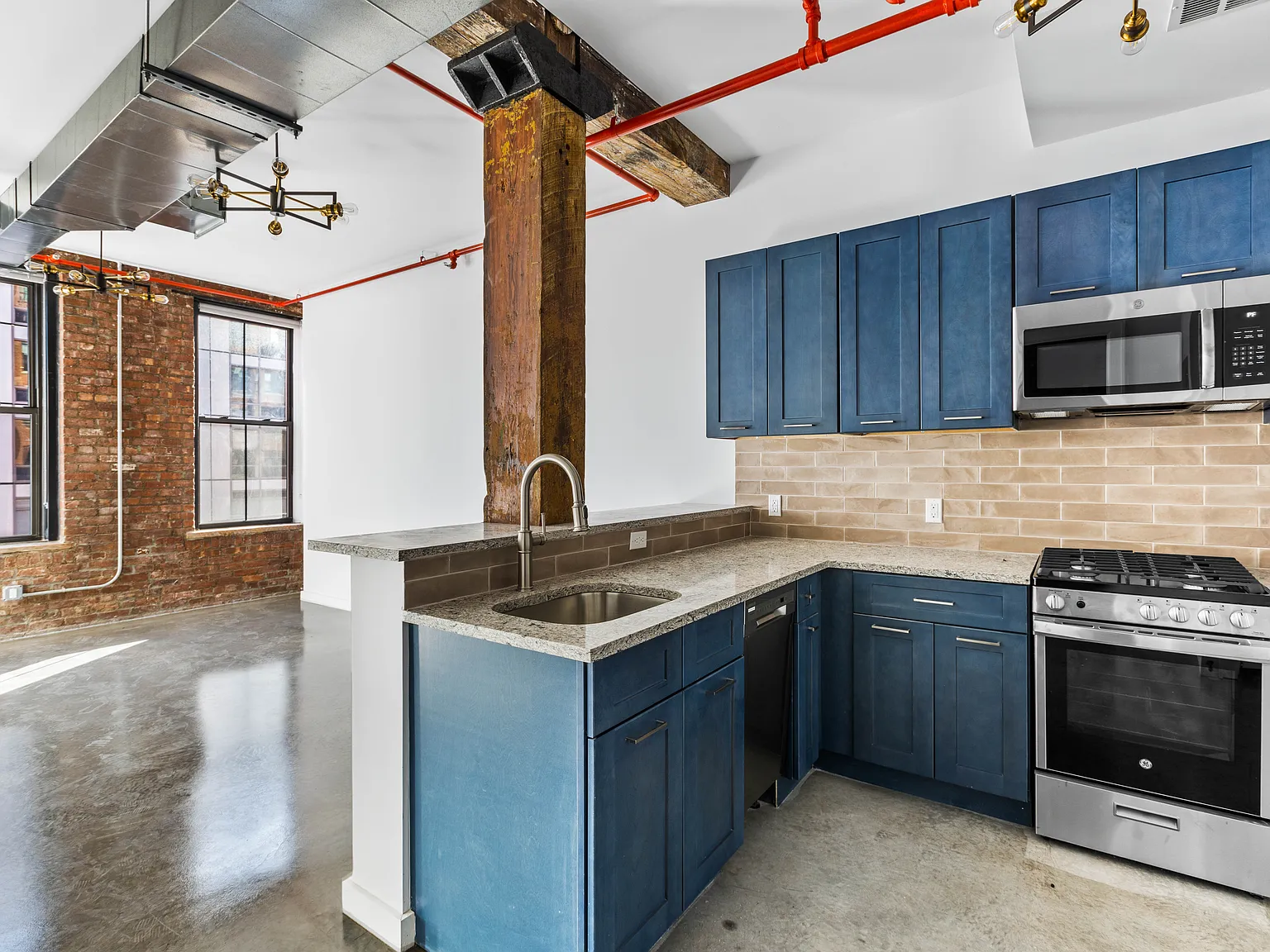 38 Roebling Street — Photo 1