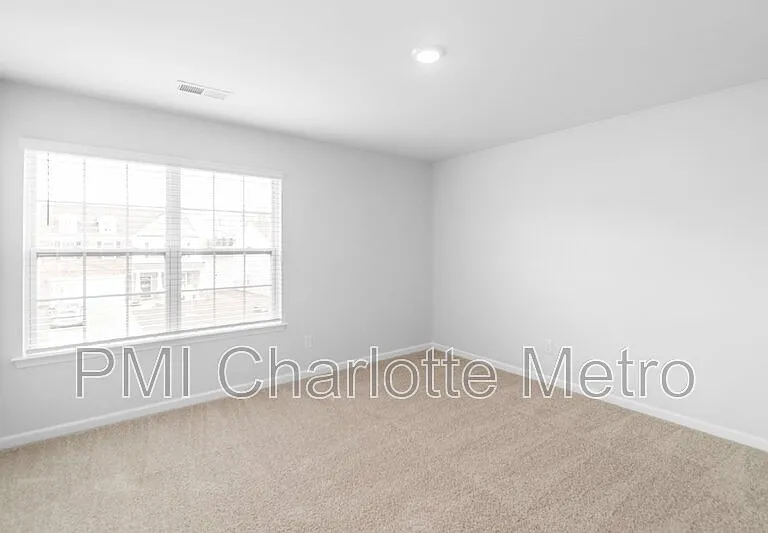 8019 Rowling Dr — Photo 12