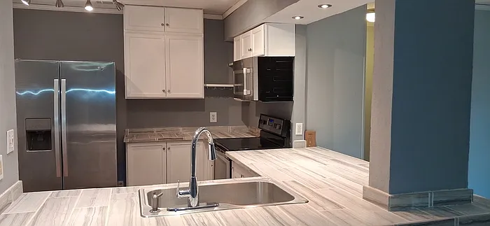 1 bed, 1.5 bath, 837 sqft, $1,489 — Photo 2
