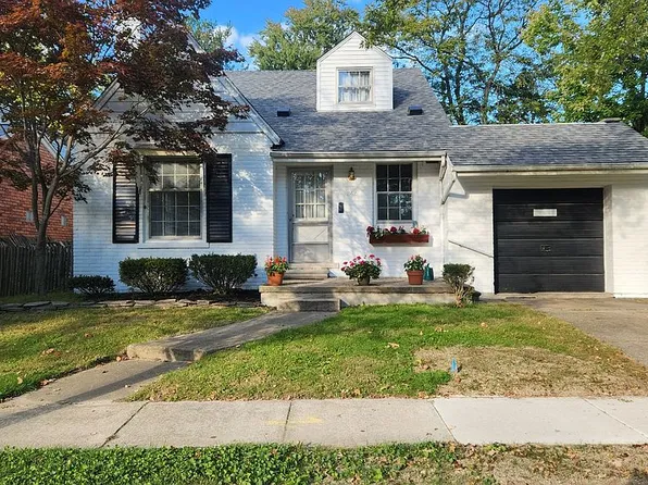 242 Muir Rd, Grosse Pointe Farms, MI 48236