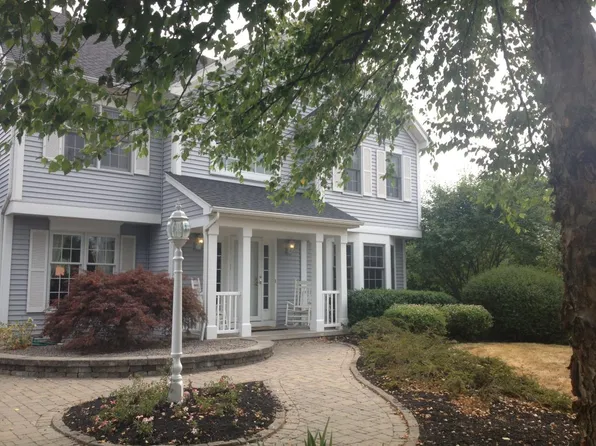 317 Meadowlark Ln, Victor, NY 14564