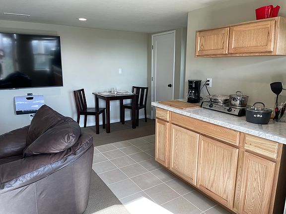 3rd image of 14 Marchant Ct