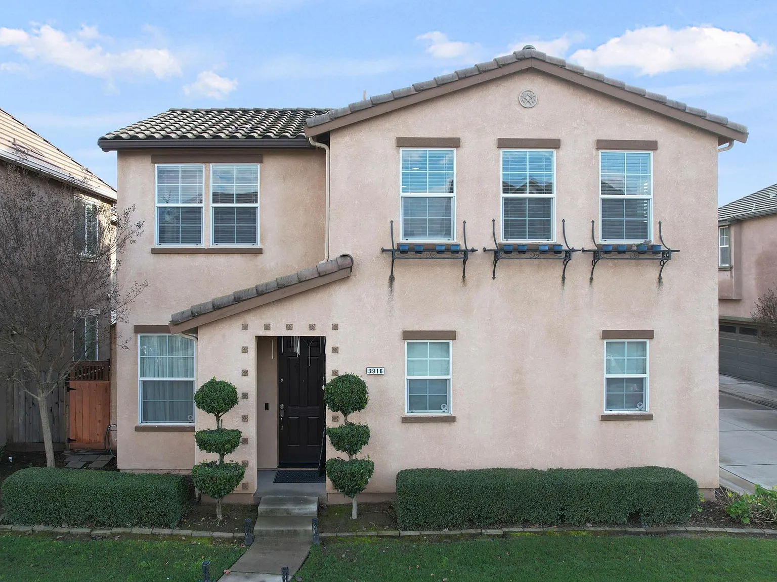 4 bed, 2165 sqft, $3,300 — Photo 3