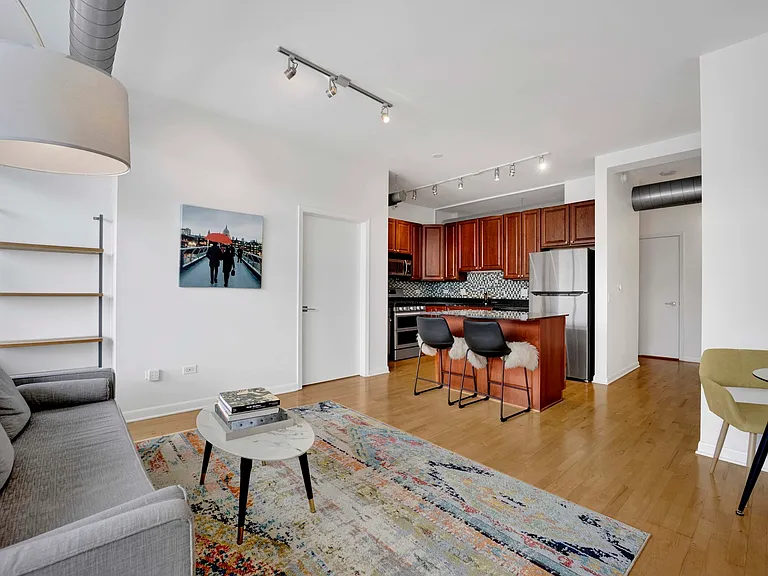 1200 W Monroe St #412 — Photo 3
