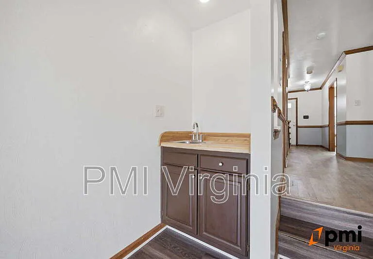 202 Stonehall Ct — Photo 24