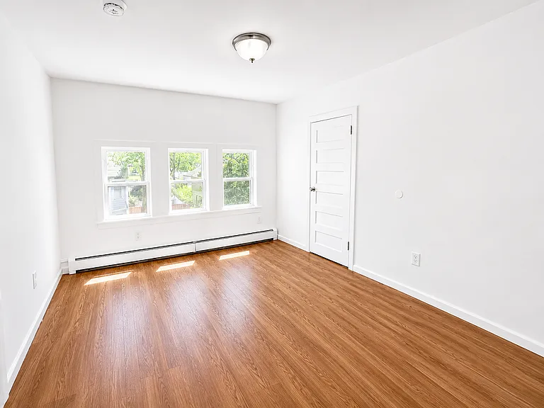 555 Norwood St #3 — Photo 4