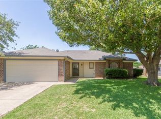 1511 Raintree Ln, Cleburne, TX 76033