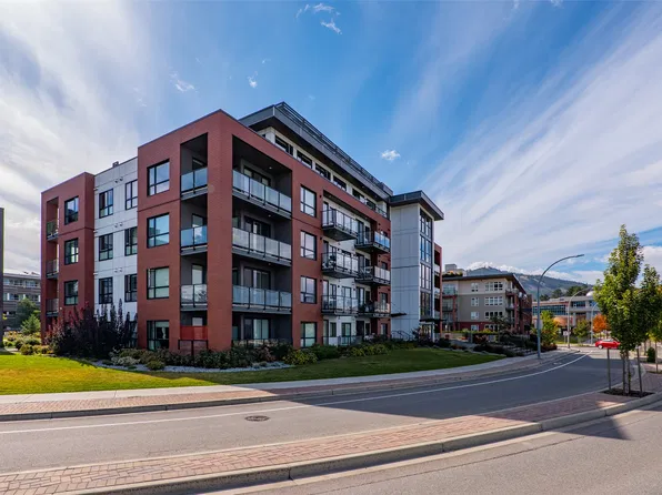 875 University Dr #203, Kamloops, BC V2C 0J8