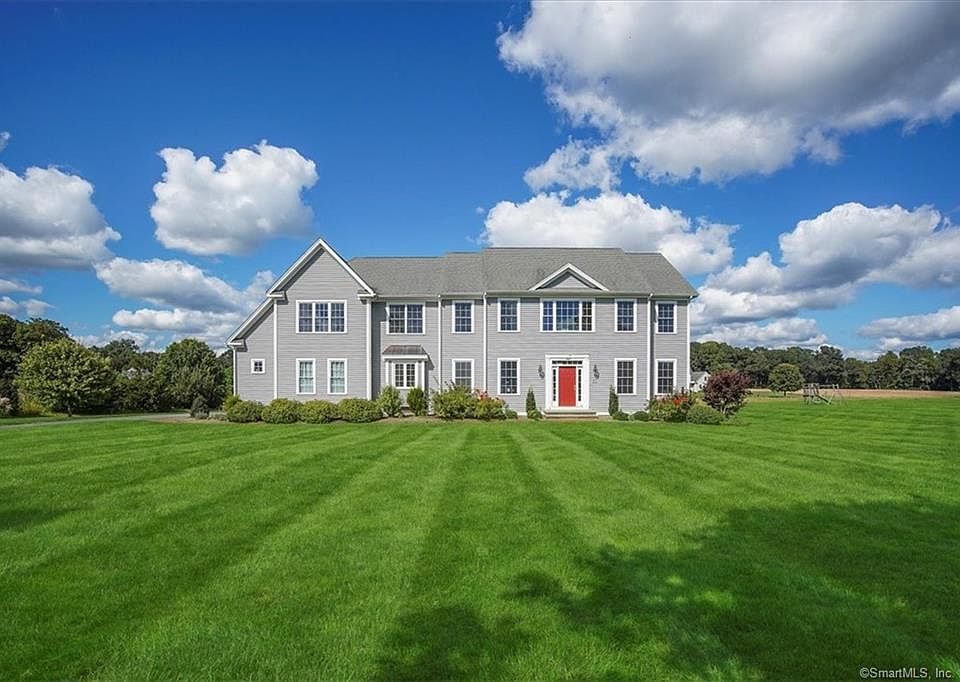 1st image of 215 Old Maids Ln