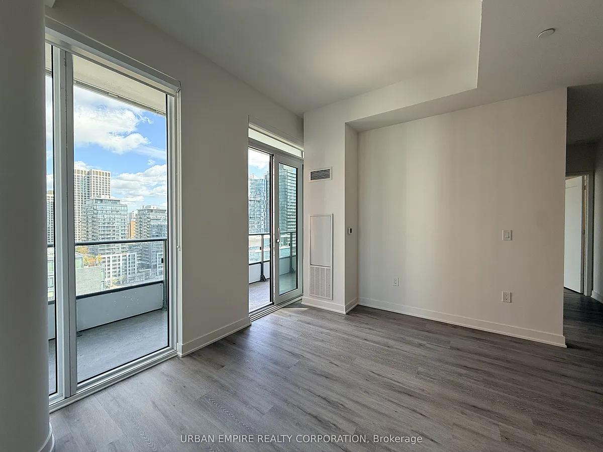 Building Photo - 70 Princess St #1701