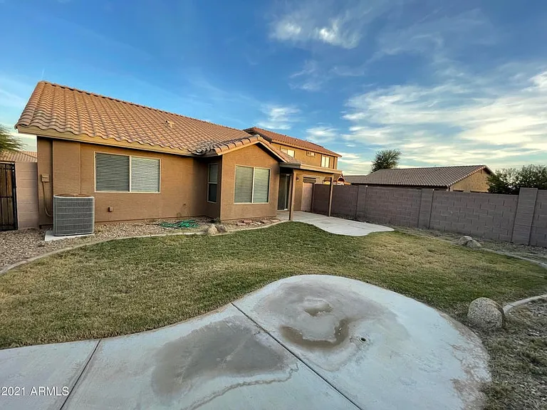 806 S 111th Dr — Photo 22