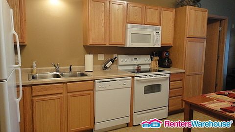 3rd image of 1590 Parkwood Dr APT 308