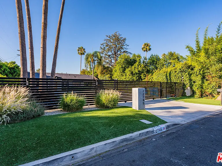 22745 Erwin St — Photo 4
