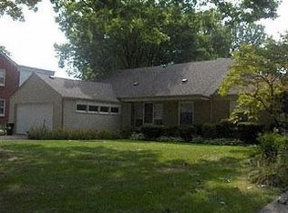13119 Sherwood Dr, Huntington Woods, MI 48070