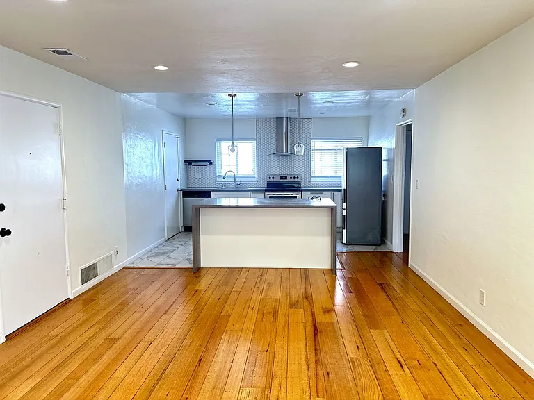 2125 Santa Clara Ave #C — Photo 10