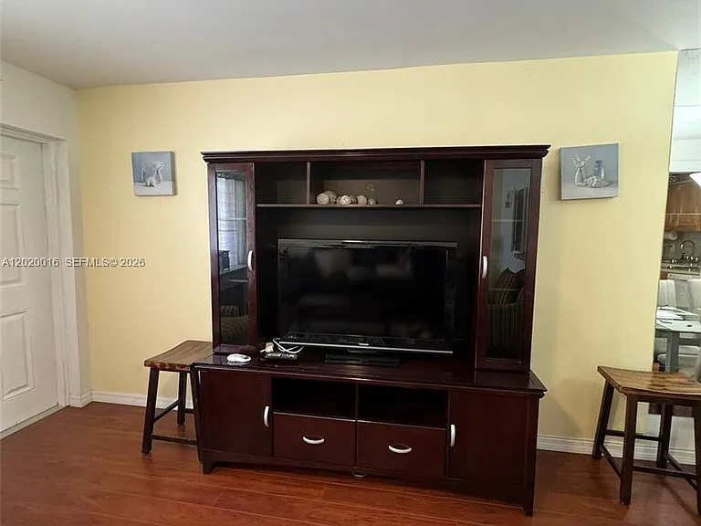 221 Kent M #221 — Photo 22
