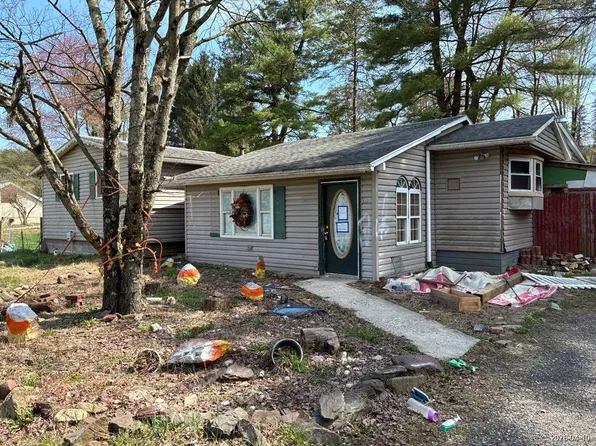 122 Horseshoe Ln, Lehighton, PA 18235