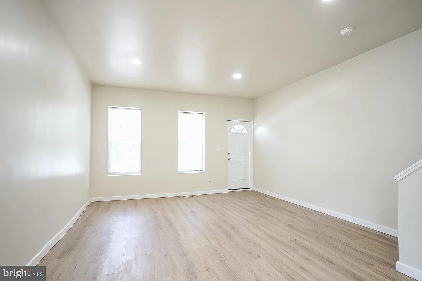 3 bed, 1.0 bath, 1344 sqft, $1,900 — Photo 2