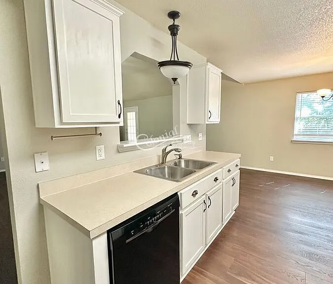 2315 Windy Cir — Photo 5