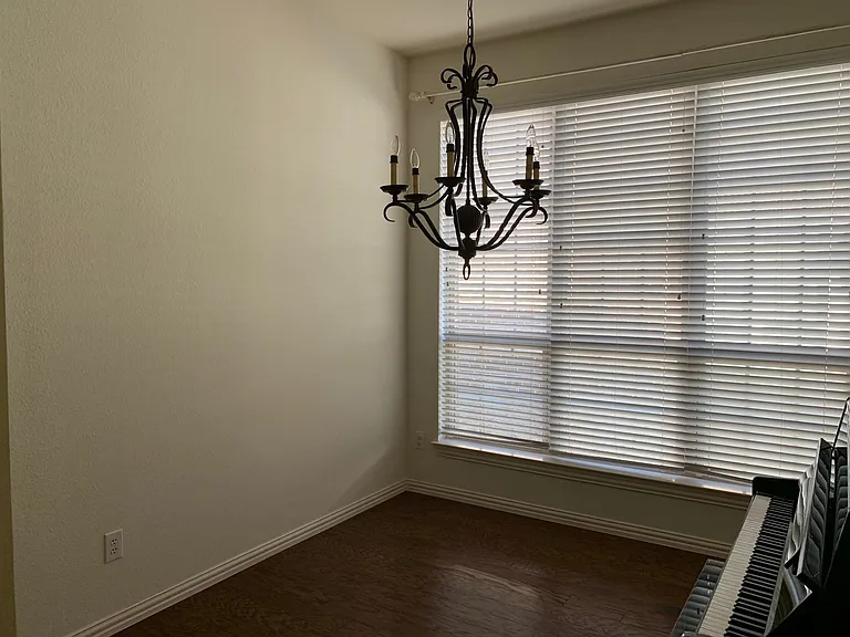 1017 Somerset Cir — Photo 3