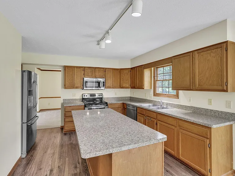 7641 Finbarr Ct — Photo 10