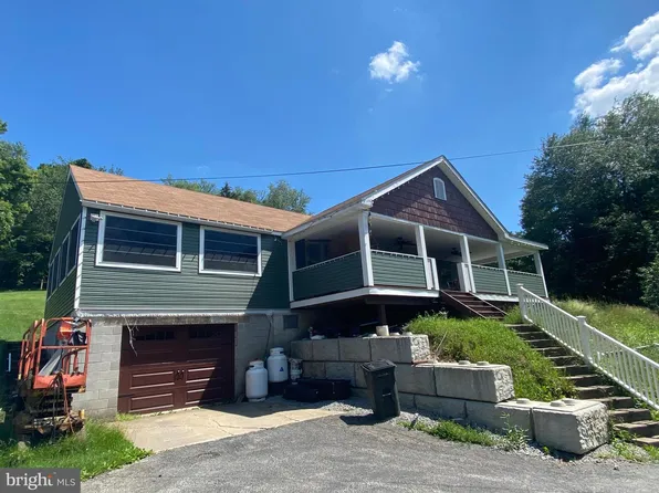 989 Blackhawk Rd, Beaver Falls, PA 15010