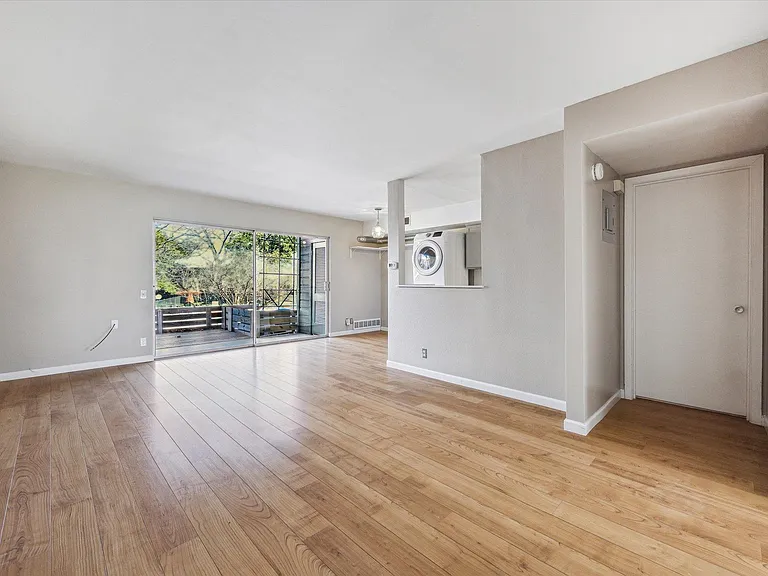 1304 Mariposa Dr #104 — Photo 4