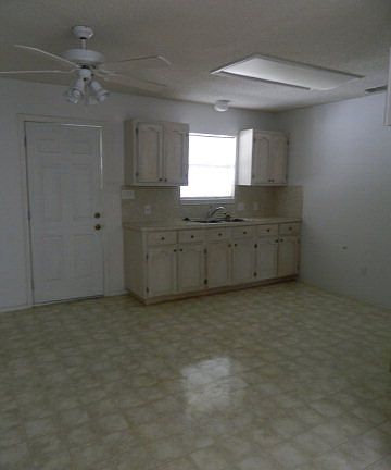 3rd image of 1606 Lakeside Dr