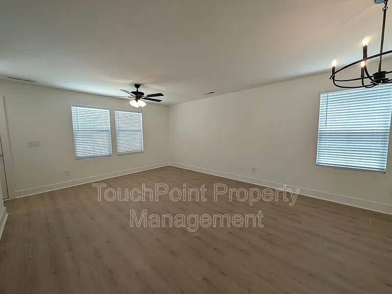 1413 Arden Ave — Photo 9