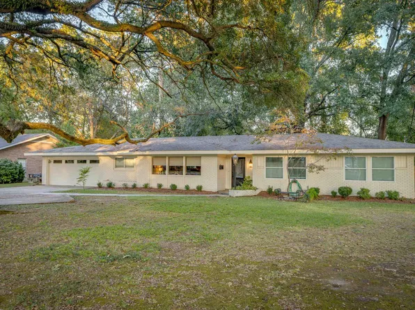 2718 Point Dr, Monroe, LA 71201