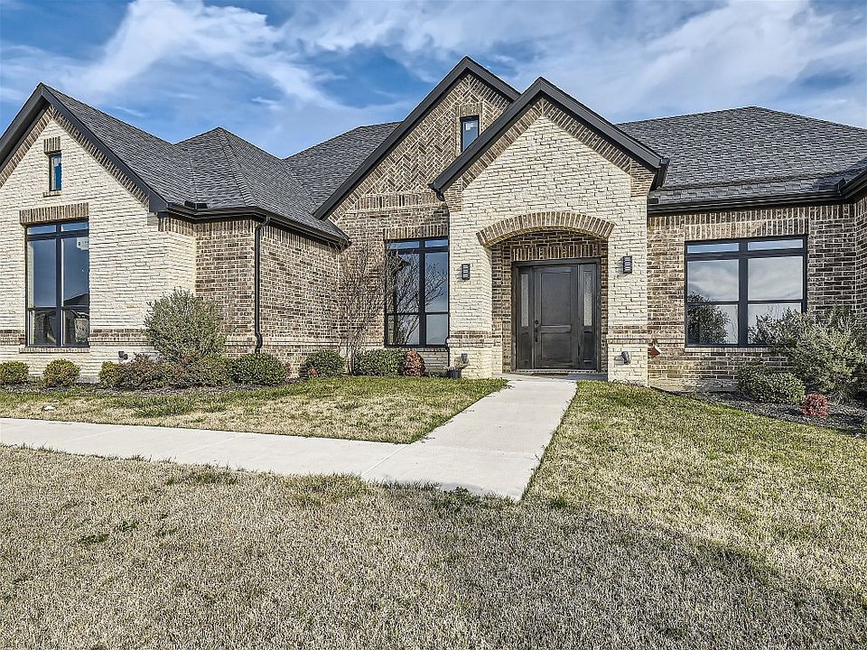 819 Bentwater Pkwy, Cedar Hill, TX 75104 Zillow