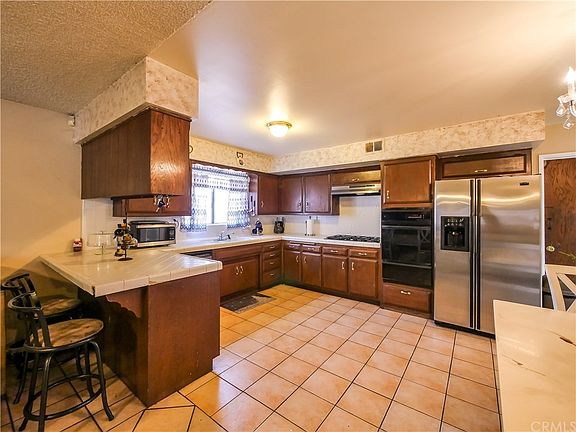 3rd image of 17494 Marygold Ave