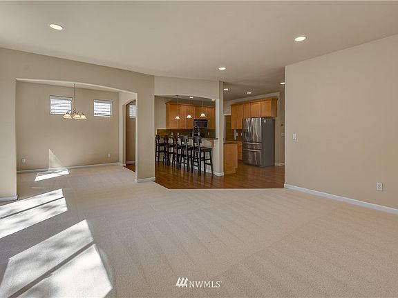 Transition from room to room with ease, great for entertaining large gatherings. 